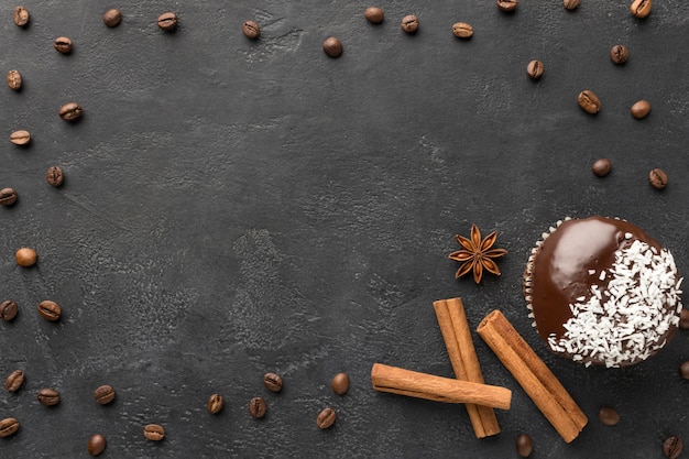 Vue de dessus du dessert au chocolat avec espace copie