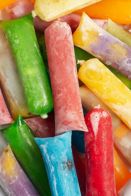 Vue de dessus du dessert aux fruits brésiliens congelés