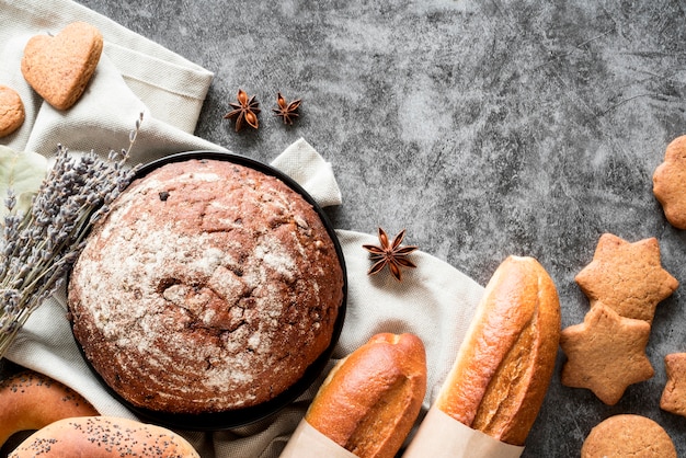 Vue de dessus du mélange de pain à la badiane