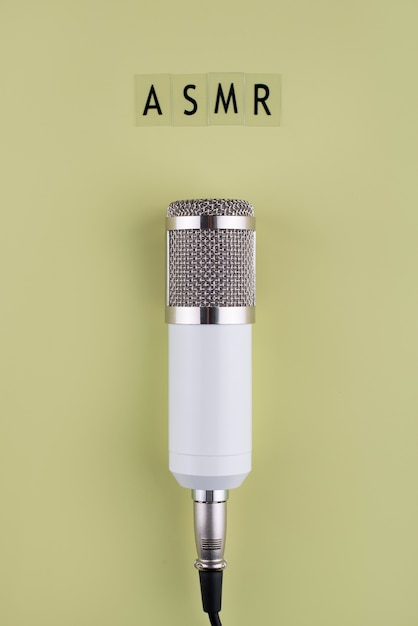 Photo gratuite vue de dessus du microphone asmr