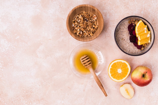 Photo gratuite vue de dessus du petit déjeuner sain