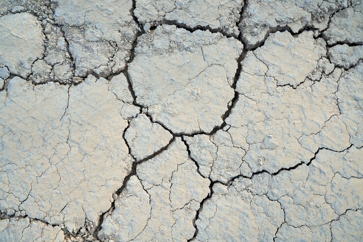 Photo gratuit vue de dessus du sol divisé en grandes parties. concept de texture fissurée par la sécheresse.