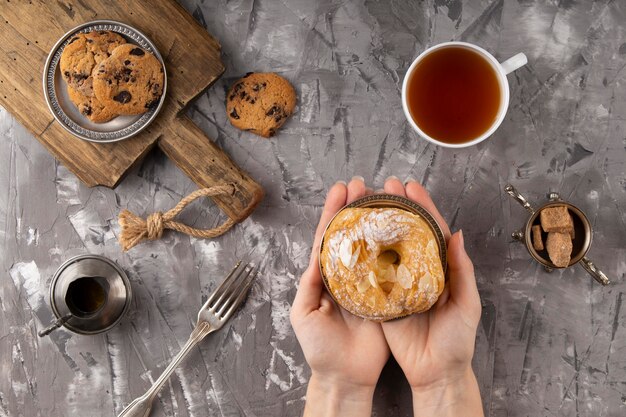 Vue de dessus des éléments de boulangerie sucrée