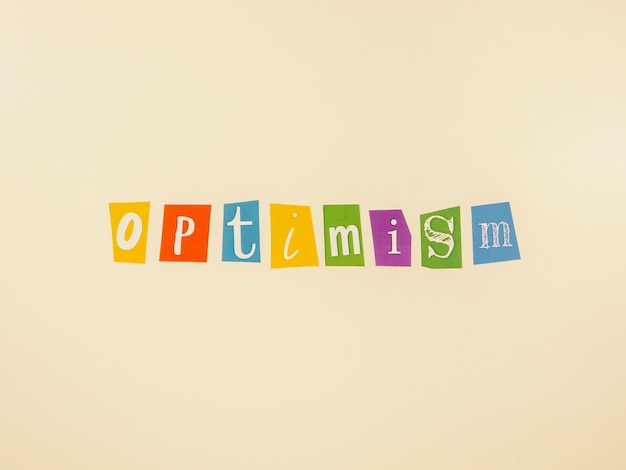 Vue de dessus des éléments du concept d'optimisme