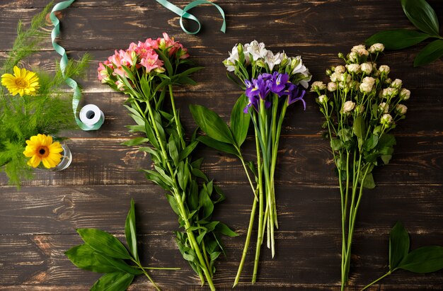 Vue de dessus des fleurs, faisant le bouquet