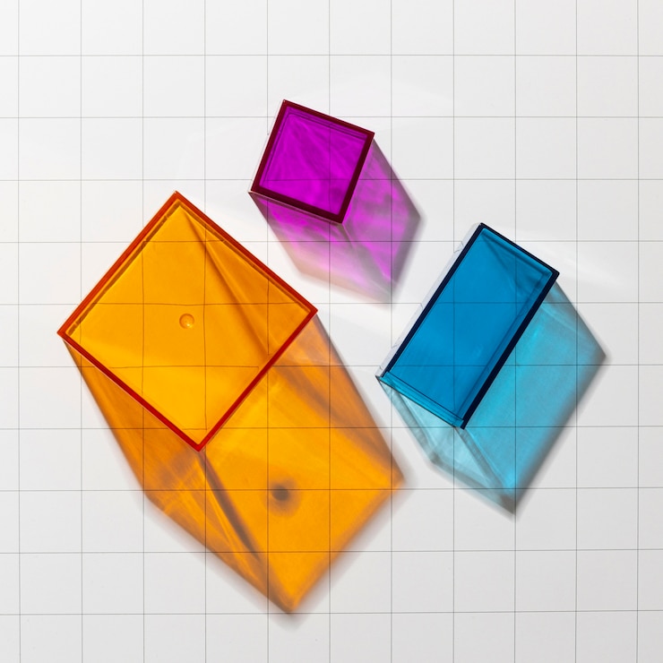 Photo gratuit vue de dessus des formes géométriques translucides colorées