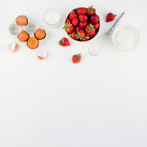 Vue de dessus des fraises avec espace copie