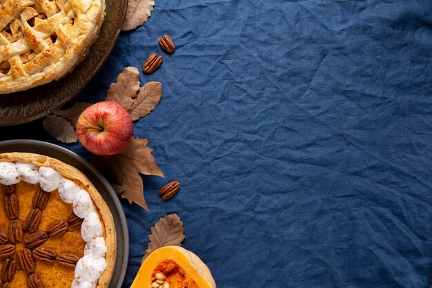 Vue de dessus de la frontière alimentaire de Thanksgiving avec espace de copie