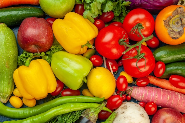 Vue De Dessus Fruits Et Légumes Poivrons Pommes Carotte Coriandre Chou-fleur Kaki Radis Tomates Cerises Chou Rouge Tomates Piment Vert