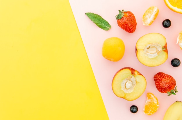 Vue de dessus des fruits sains avec espace de copie