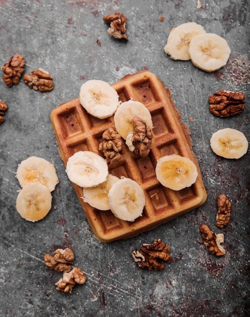 Vue de dessus gaufre belge à la banane