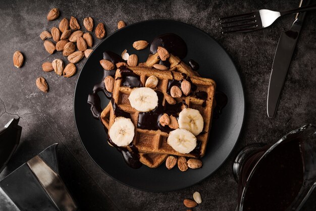 Vue de dessus gaufre belge à la banane