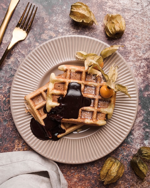 Vue de dessus gaufre belge avec garniture