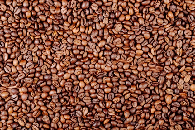 Vue de dessus des grains de café torréfiés