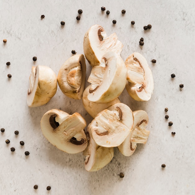 Photo gratuite vue de dessus groupe de champignons