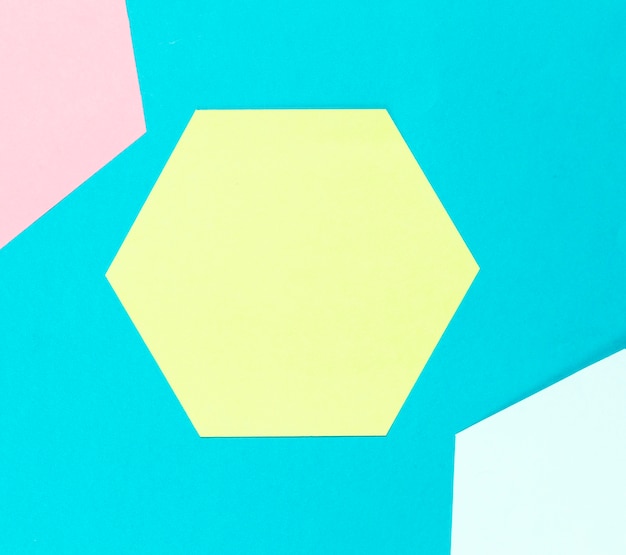 Vue de dessus hexagone de papier coloré