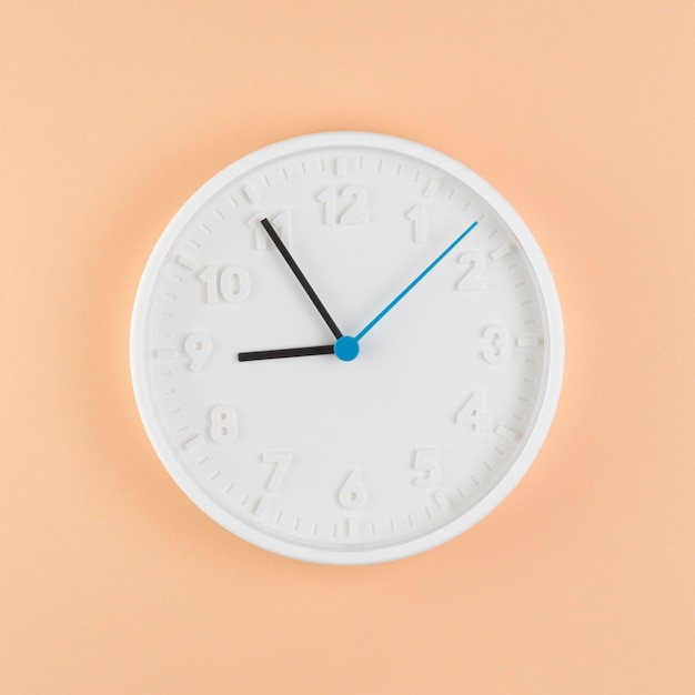 Vue De Dessus De L'horloge Sur Le Bureau