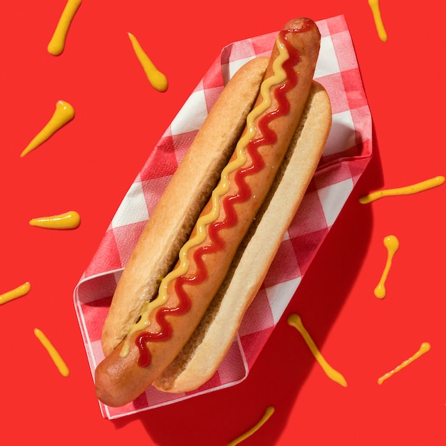 Vue de dessus hot-dog sur serviette