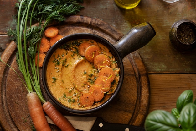 Vue de dessus sur le houmous coloré