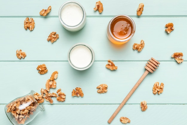 Photo gratuite vue de dessus des ingrédients sains du petit déjeuner