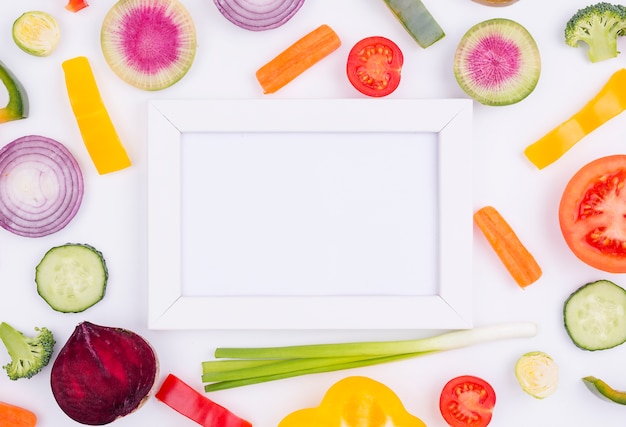 Vue de dessus des légumes biologiques sur la table