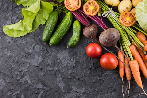 Vue de dessus des légumes frais avec espace de copie