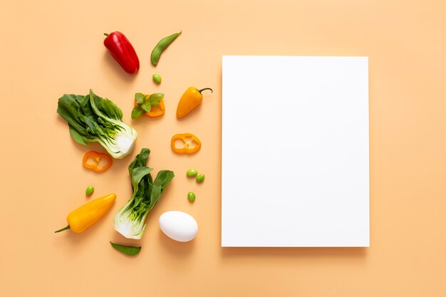 Vue de dessus des légumes avec rectangle vierge