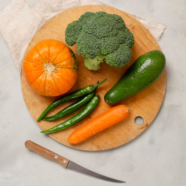 Vue de dessus légumes verts et orange