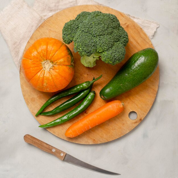 Vue de dessus légumes verts et orange