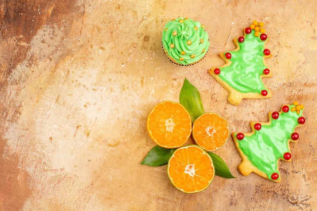 Vue De Dessus Des Mandarines Fraîches Avec Des Gâteaux