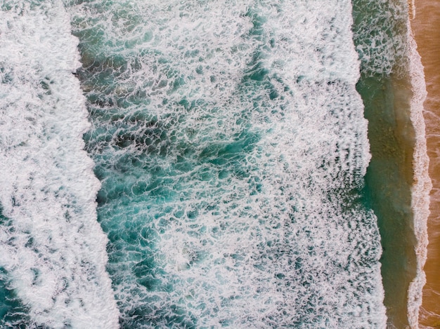 Photo gratuite vue de dessus d'une mer ondulée