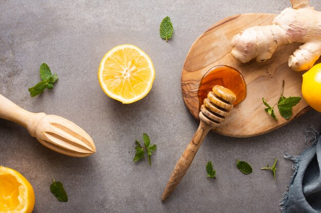 Vue de dessus miel au gingembre et citron