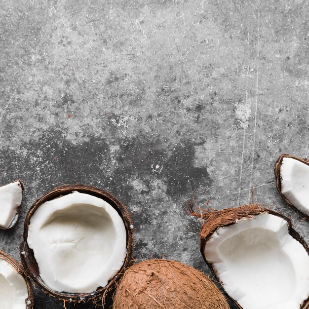 Vue de dessus de noix de coco fraîche avec espace copie