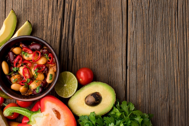 Photo gratuite vue de dessus de la nourriture mexicaine fraîche sur la table