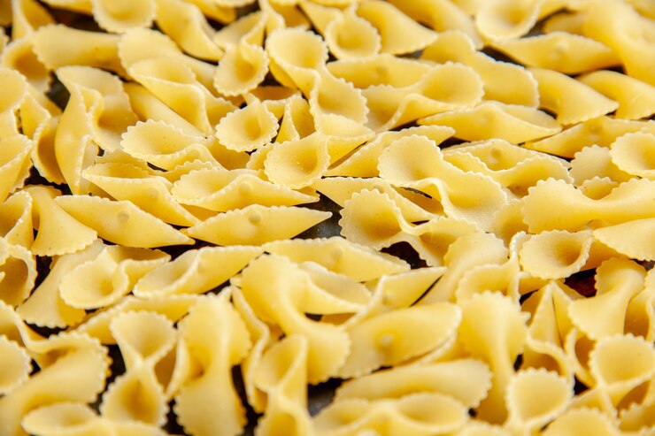 Photo gratuit vue de dessus des pâtes farfalle