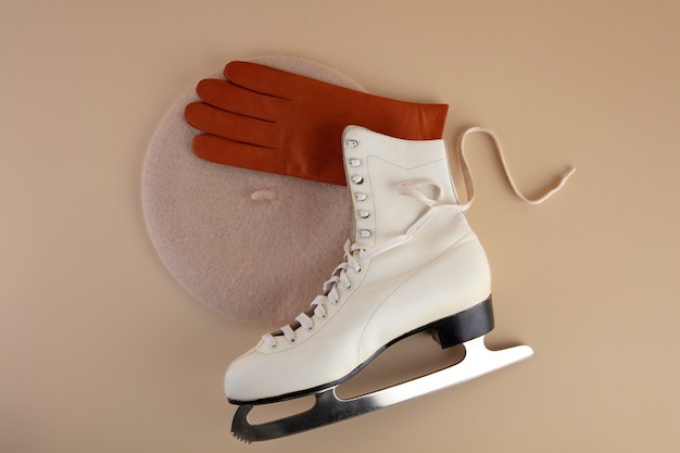 Photo gratuite vue de dessus des patins à glace nature morte