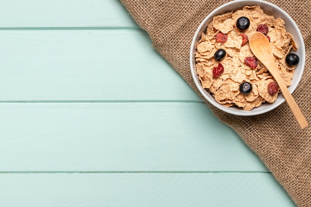 Photo gratuite vue de dessus petit-déjeuner sain avec espace copie