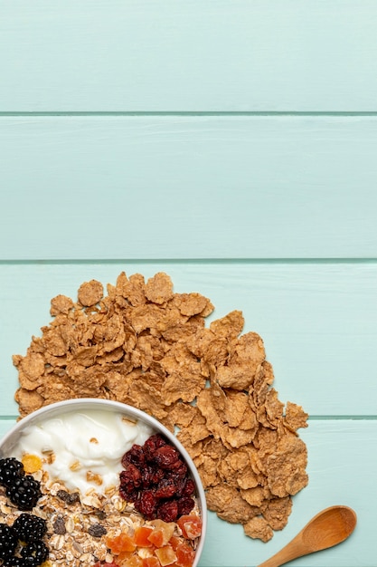 Vue de dessus petit-déjeuner sain sur table