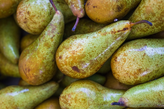 Photo gratuite une vue de dessus de petites poires minables sauvages