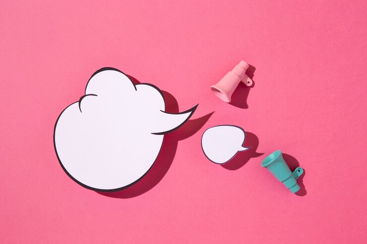 Photo gratuit vue de dessus de petits haut-parleurs en plastique