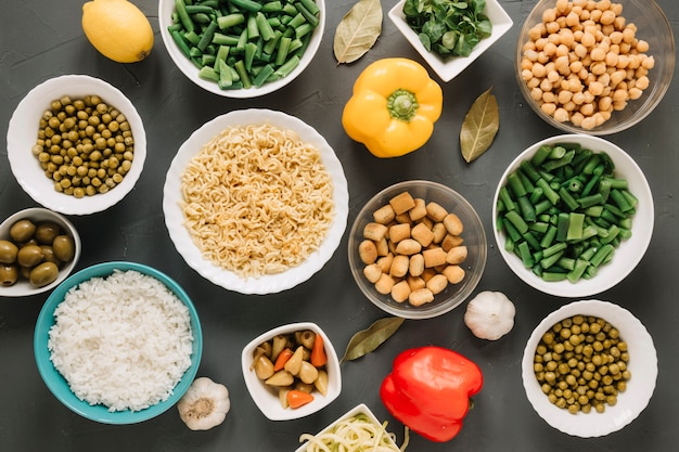 Vue De Dessus Des Plats Avec Du Riz Et Des Nouilles