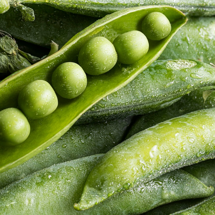 Photo gratuit vue de dessus des pois en cosse