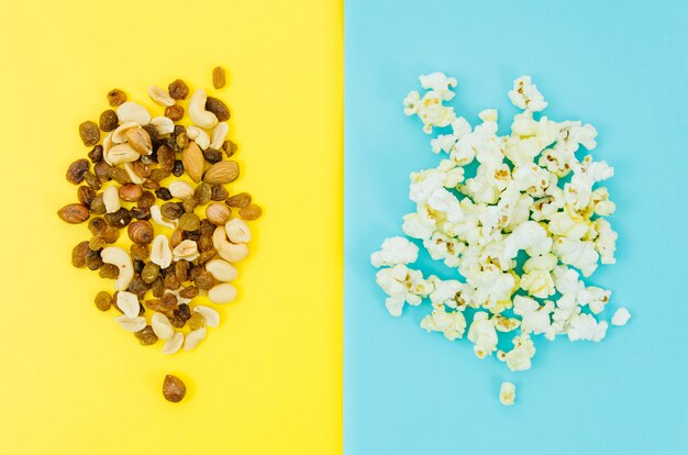 Vue de dessus pop corn vs noix