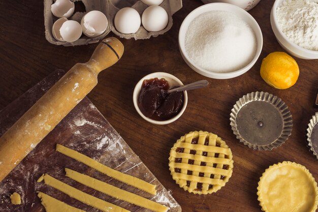 Vue de dessus préparation de la pâte à tarte