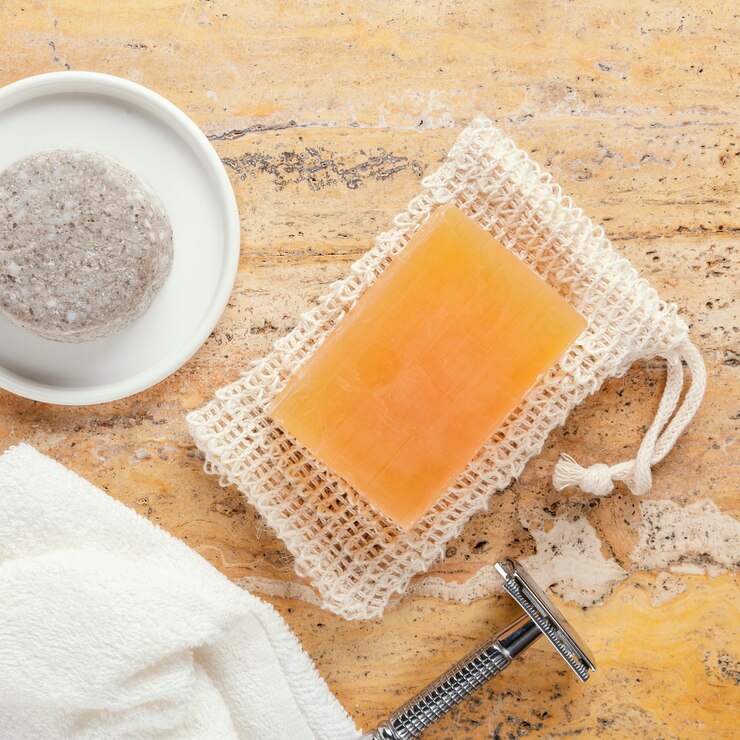 Photo gratuit vue de dessus rasoir et savon écologique