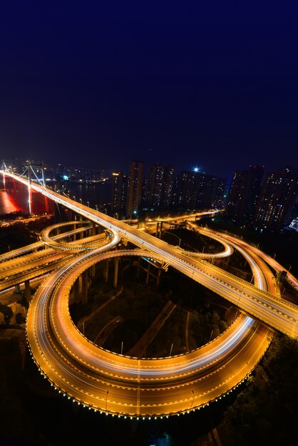 vue de dessus de la route en milieu urbain