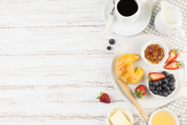 Vue de dessus savoureux petit déjeuner