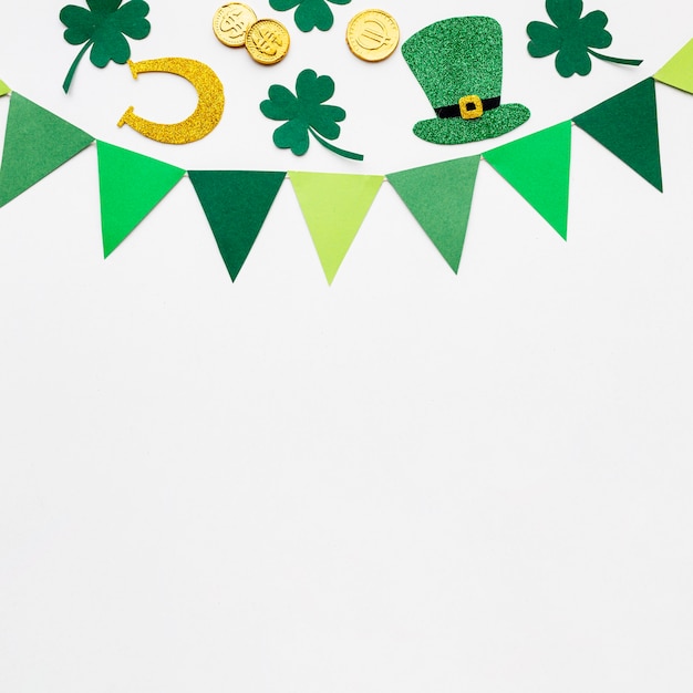 Photo gratuite vue de dessus st patrick articles cadre