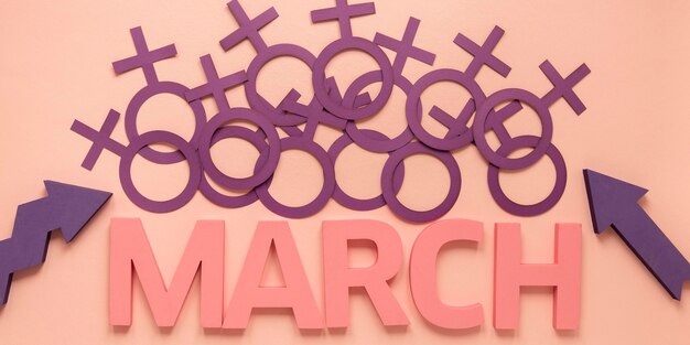 Vue de dessus des symboles féminins avec mars pour la journée de la femme