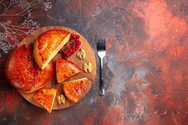 Vue de dessus des tartes sucrées avec tasse de thé